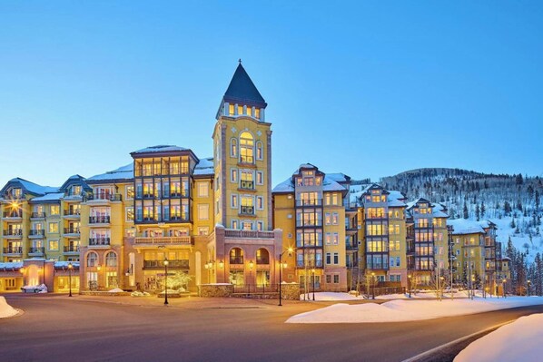 Exterior - Luxurious 4 Bedroom in Vail - Family Friendly Resort On The Slopes! (Vail)