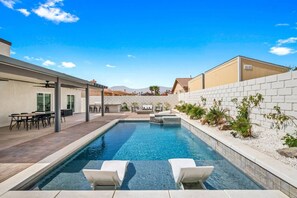 Et oppvarmet basseng