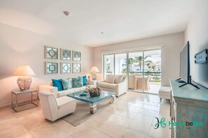 テレビ、書斎 / ワークスペース