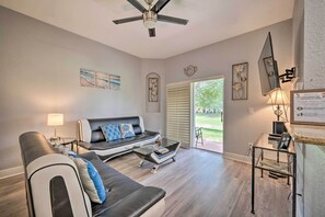 TV - 9 Mi to Disney: Sunny Resort Townhome w/ Patio! (Davenport)