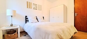 1 chambre, fer et planche à repasser, Wi-Fi gratuit, draps fournis