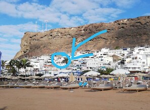 Sun-loungers, beach towels - Sunny roof apartment with sea view - 2 minutes from the beach (Lomo Quiebre)