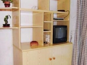 Interior - Studio cabin for 2 with parking in Esquièze-Sère (Esquièze-Sère)