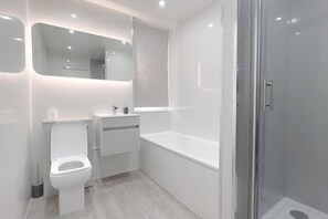 1 bedroom, iron/ironing board, free WiFi, bed sheets - Stunning Luxury Apartment Near Motherwell (Wishaw)