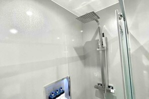 Departamento | Baño | Tina y regadera independientes, tina profunda, secadora de cabello 
