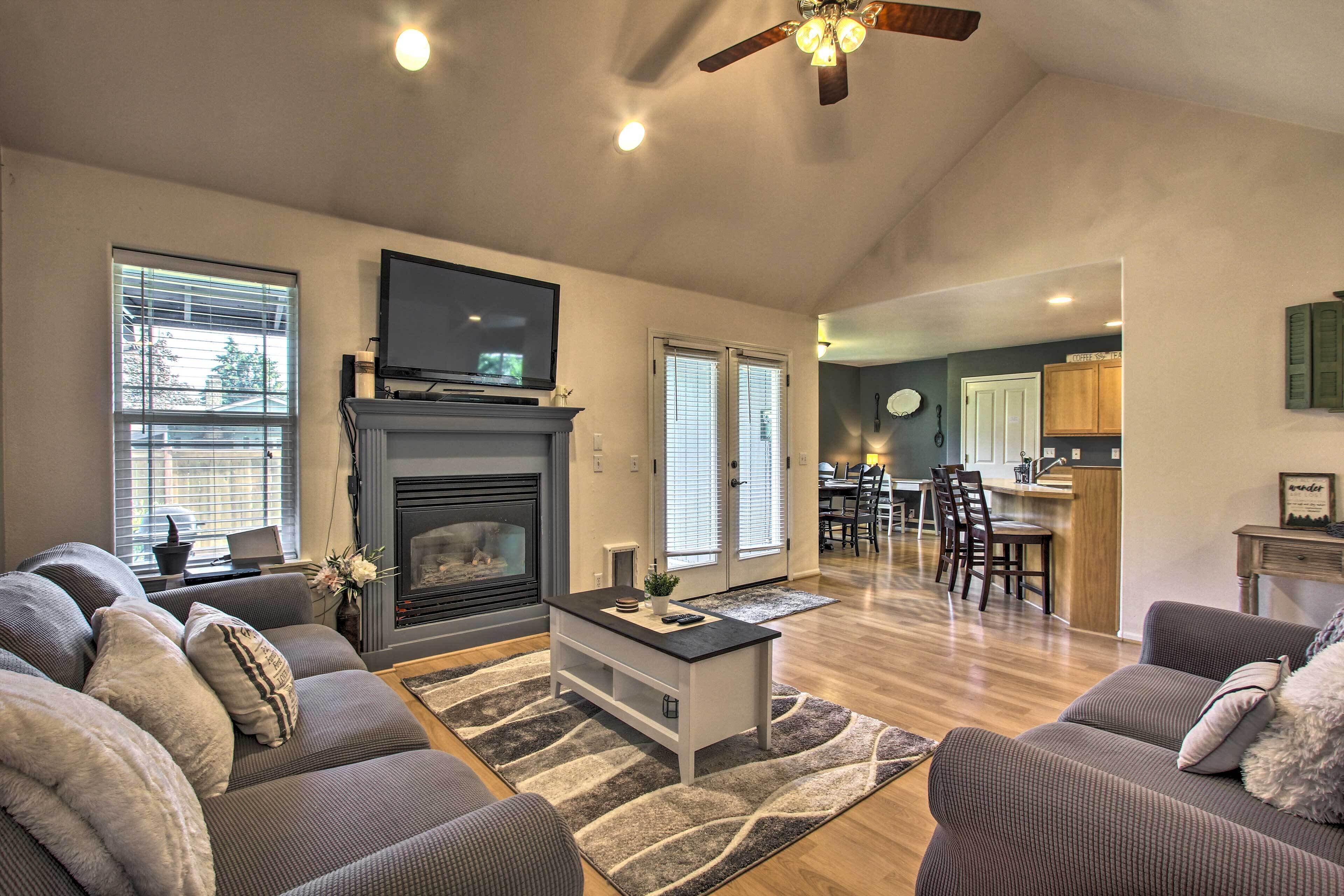 Cozy Farmhouse w/ Grill ~ 9 Mi to Dtwn Eugene