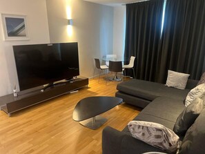 Appartement, 2 grands lits | Salle de séjour