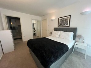 Apartment, 2 Queen Beds | 2 bedrooms, iron/ironing board, free WiFi, bed sheets - Beautiful 2-bed Apartment in Manchester, England (Manchester)