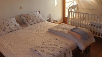 House | 2 bedrooms, free WiFi, bed sheets