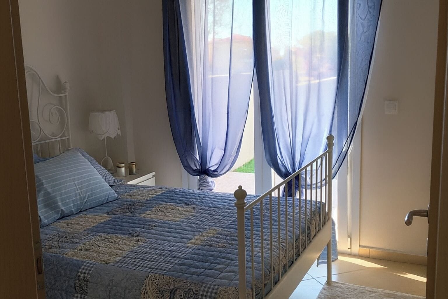 2 slaapkamers, een strijkplank/strijkijzer, gratis wifi, beddengoed