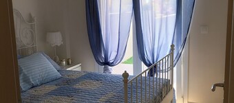 2 Bed-sleeps4-garden-parking-pets-aircon