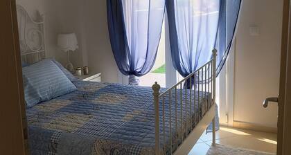 2 Bed-sleeps4-garden-parking-pets-aircon