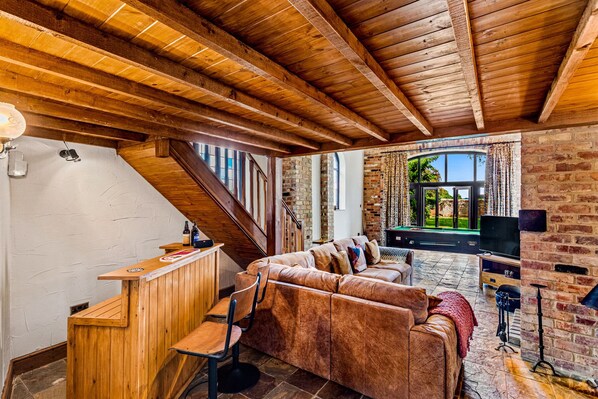 TV, fireplace, stereo