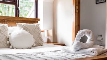 6 bedrooms, WiFi, bed sheets