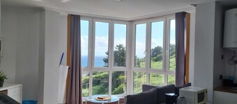 Complete apartment with sea and mountain views
