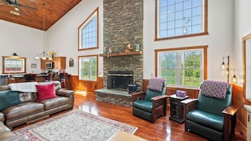 Smart TV, fireplace, offices