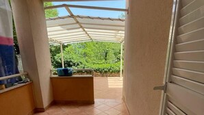 Unclassified image, 5 of 15, button - Tropical 2 Bedroom Apartment. Heaven Like Beaches (Dobrinj)