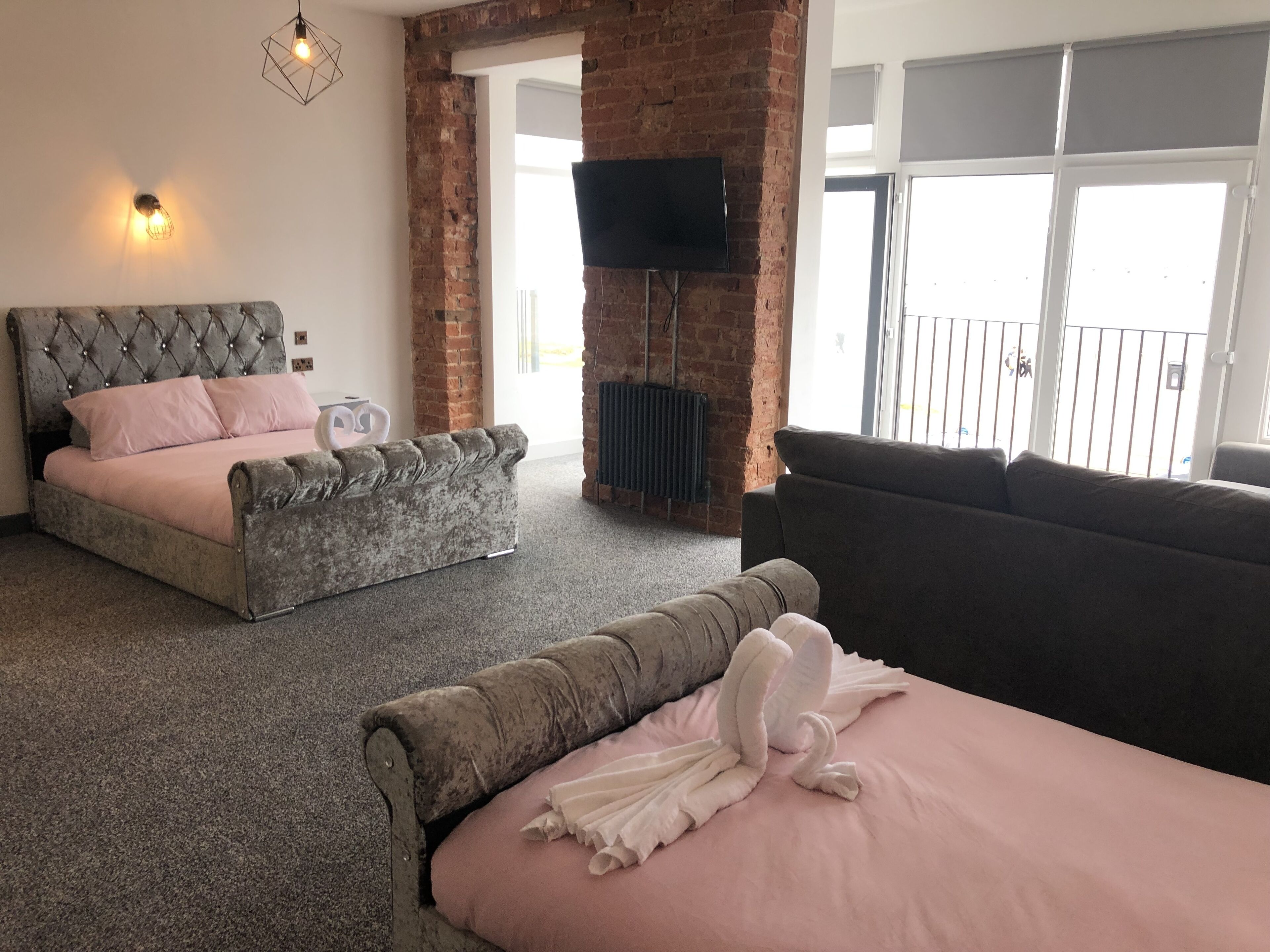 Luxury Seafront Living for groups accommodating up-to 32 people!