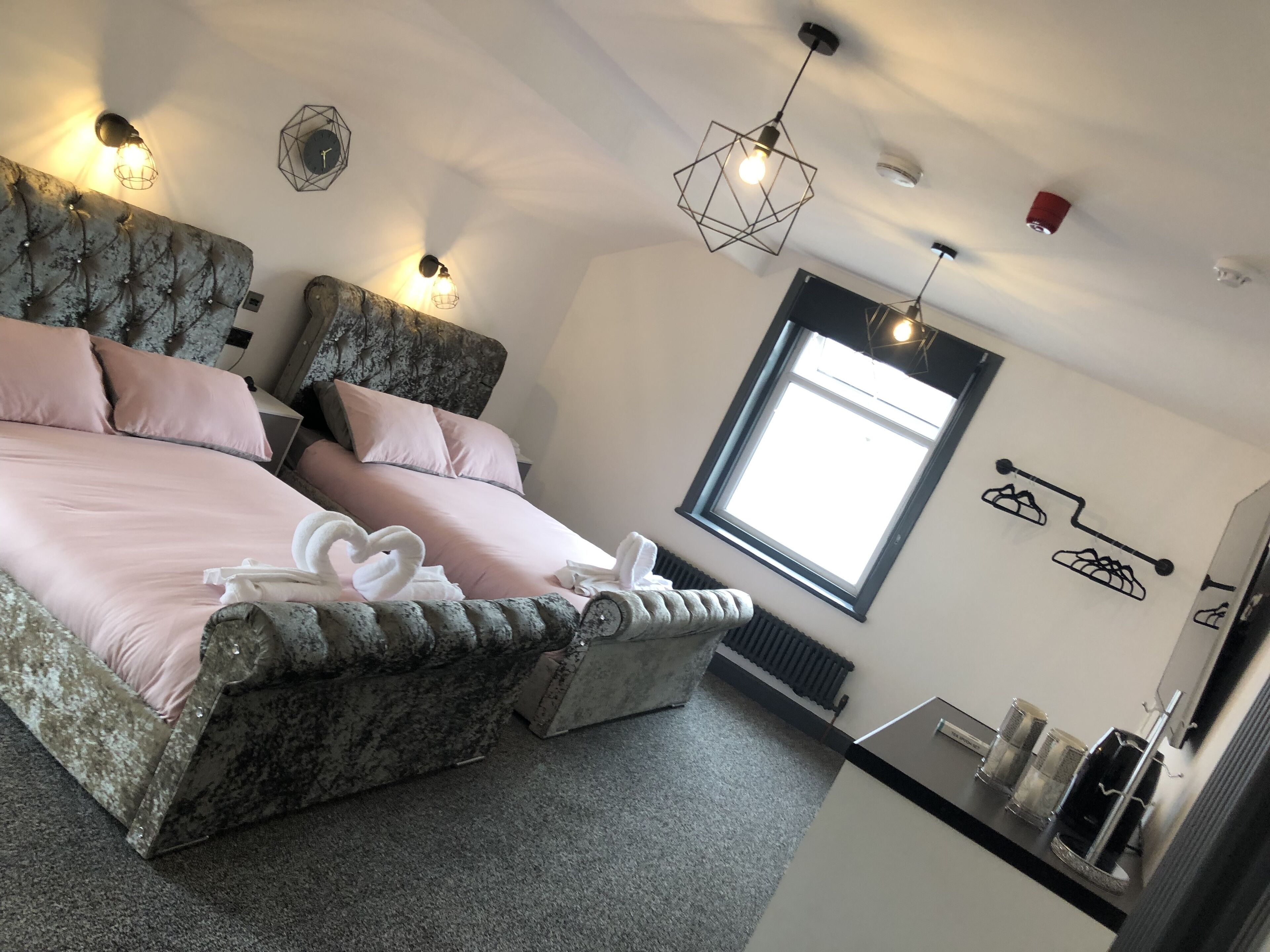 Luxury Seafront Living for groups accommodating up-to 32 people!