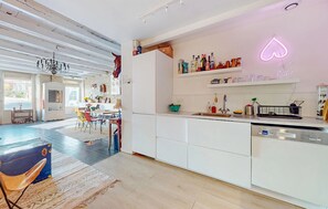 Fridge, oven, dishwasher, coffee/tea maker