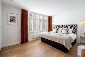 2 bedrooms, iron/ironing board, internet