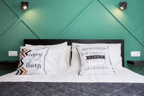 1 bedroom, memory foam beds, free WiFi, bed sheets