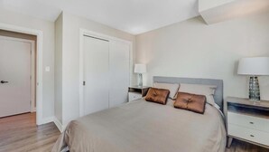 WiFi (free) - 10 Mile Point Starboard Suite (Victoria)