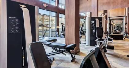 Boulevard Stays Bright 1BR Suite Pool, Parking Gym J
