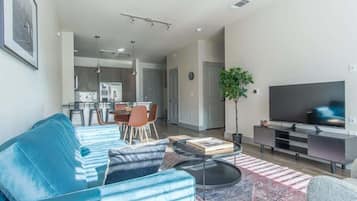 Een televisie en een kantoor