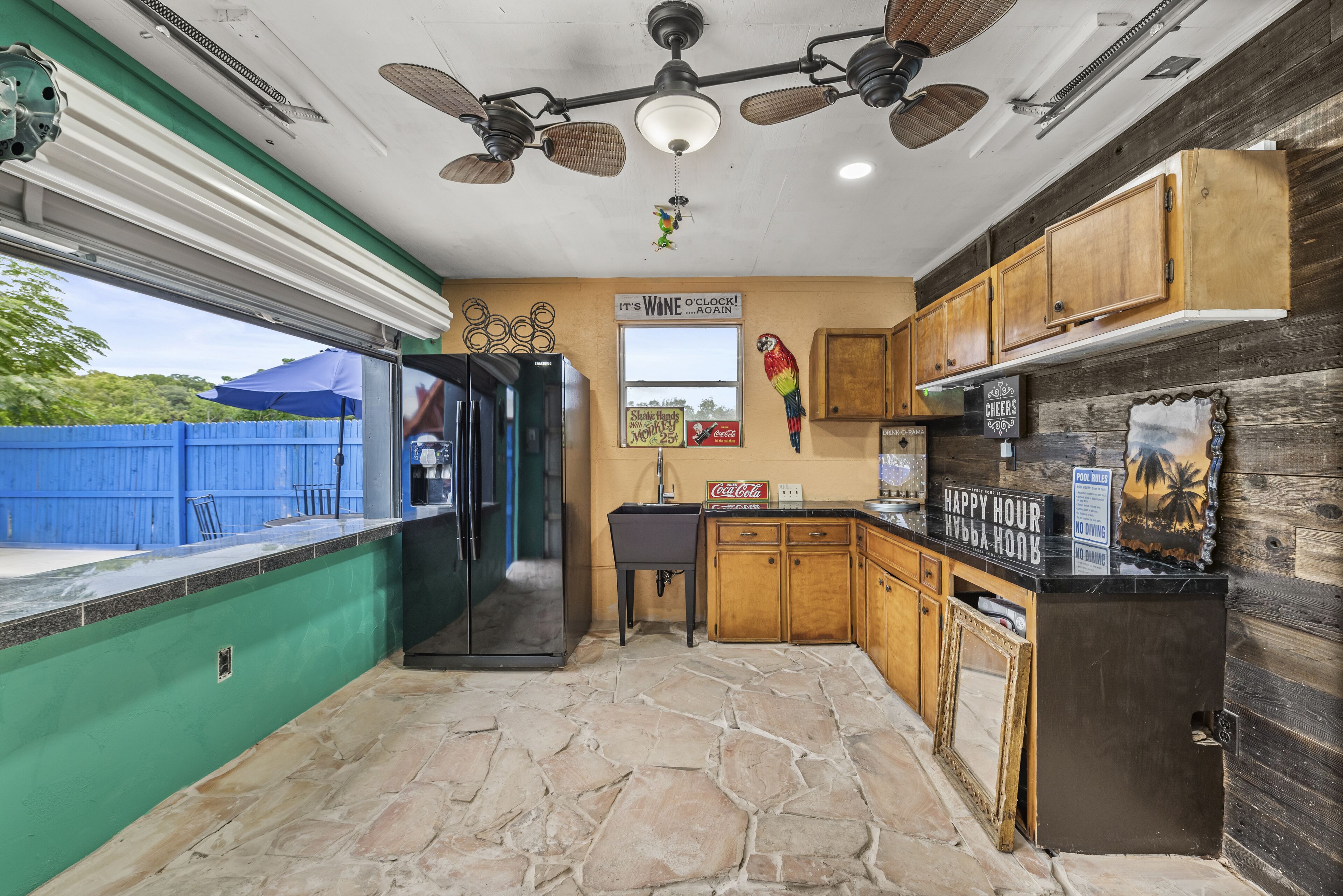 Country Homestead, Private in-ground pool,  sleeps 8, Creekside, lots of parking