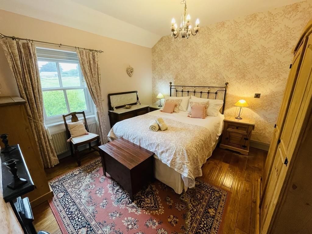 Beautiful Georgian Cottage Nestling In The Hills Overlooking Bakewell