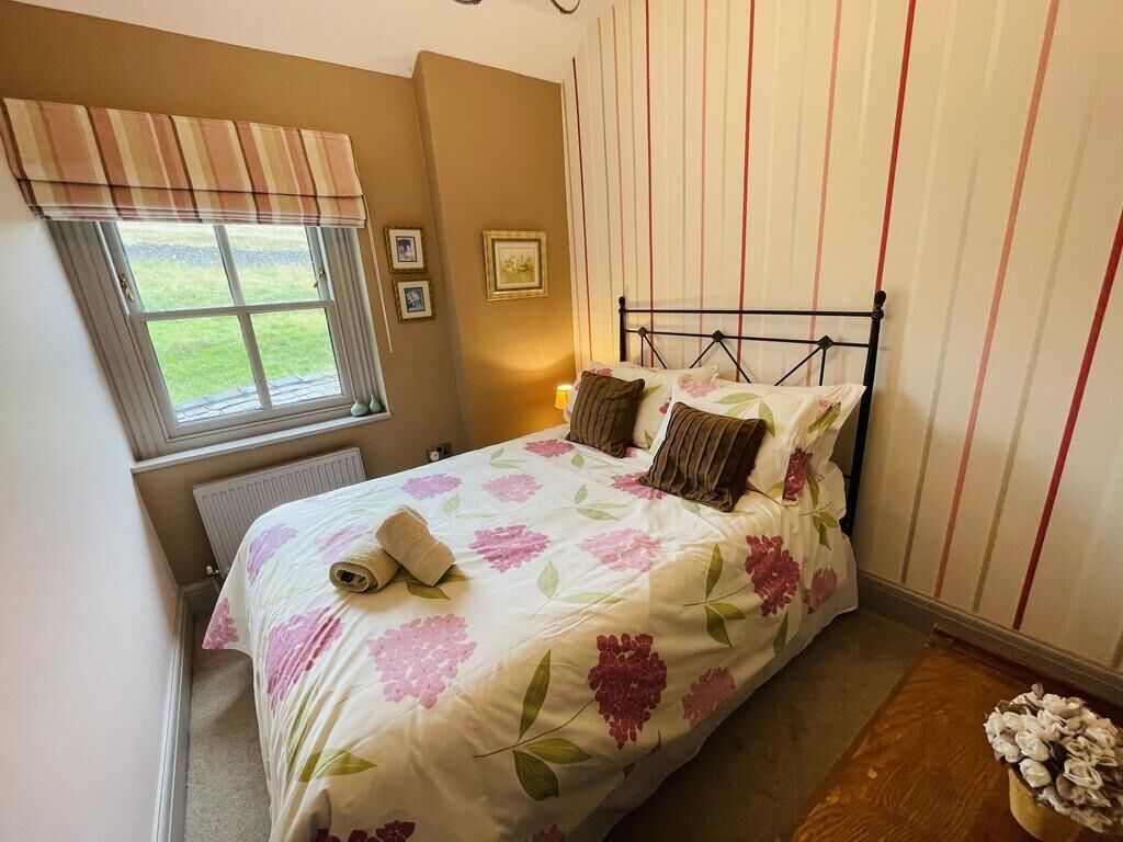 Beautiful Georgian Cottage Nestling In The Hills Overlooking Bakewell