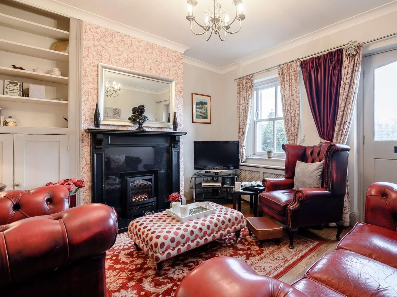 Beautiful Georgian Cottage Nestling In The Hills Overlooking Bakewell