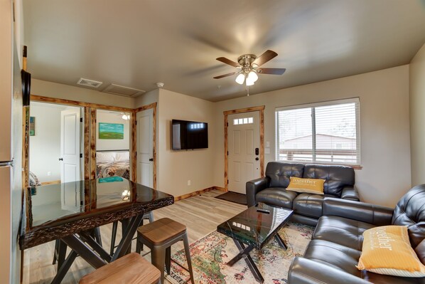 Smart TV - Moab Basecamp: Garage • Extra Parking • Dog-Friendly (Moab)