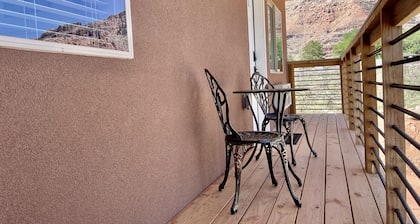 #11-Garage • Dog-Friendly Near Trails