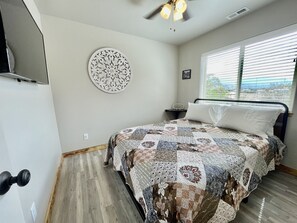 2 bedrooms, iron/ironing board, WiFi, bed sheets - #11-Garage • Dog-Friendly Near Trails (Moab)