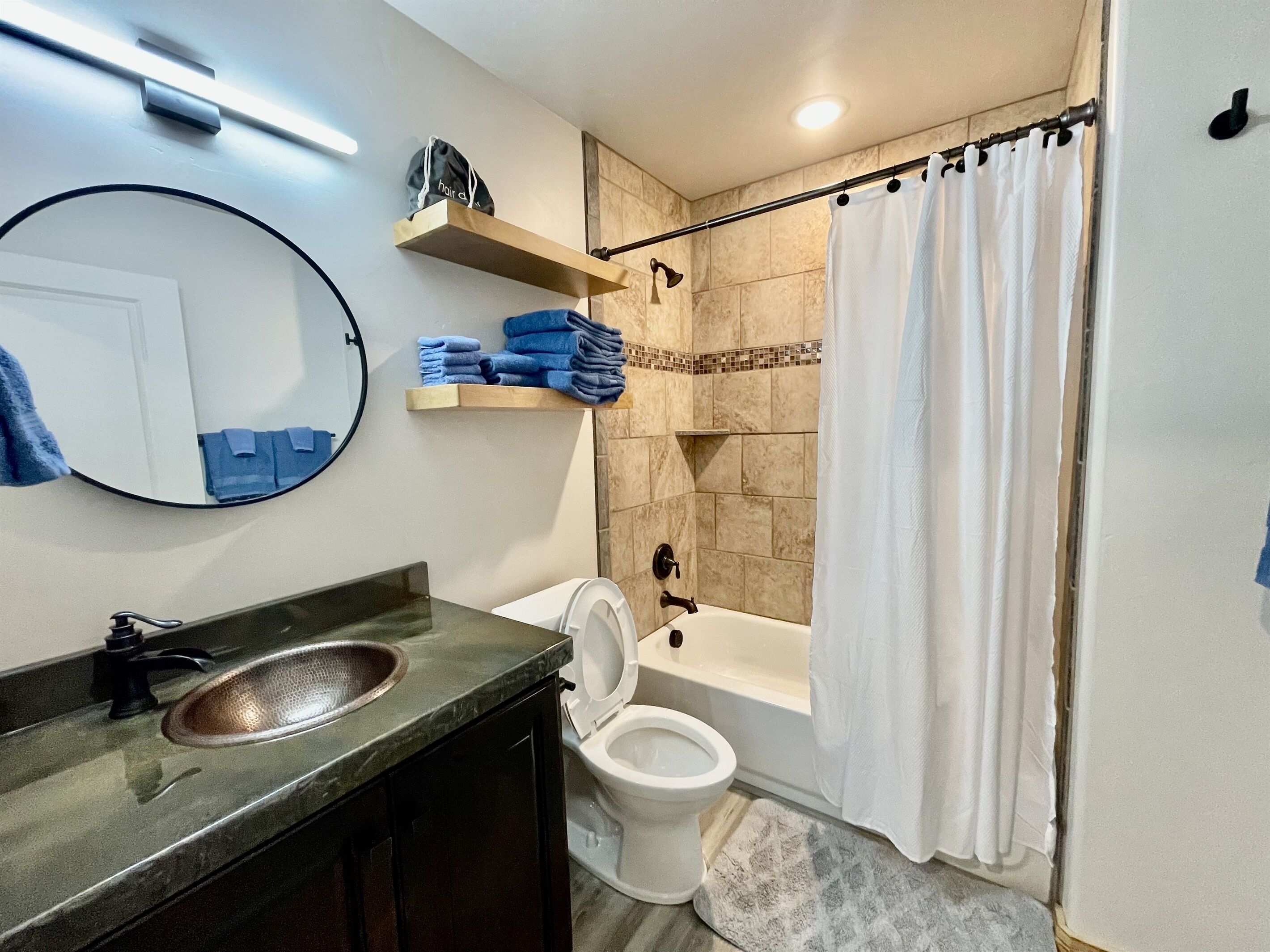 #7 W/Garage and Balcony Close to Hiking Trails