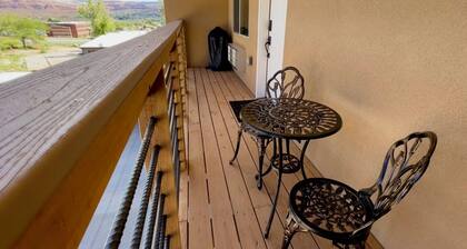#8 garage, balcony & dog-friendly
