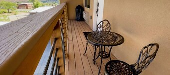 #8 garage, balcony & dog-friendly