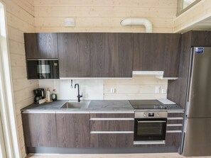 Jääkaappi, mikroaaltouuni, astianpesukone