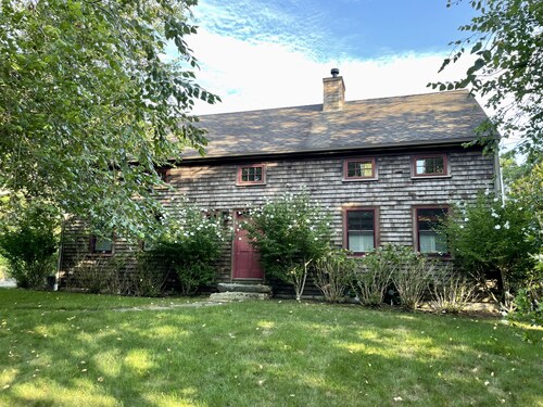 Lovely Chilmark home on Abel's Hill with private beach, pond, tennis, and trails