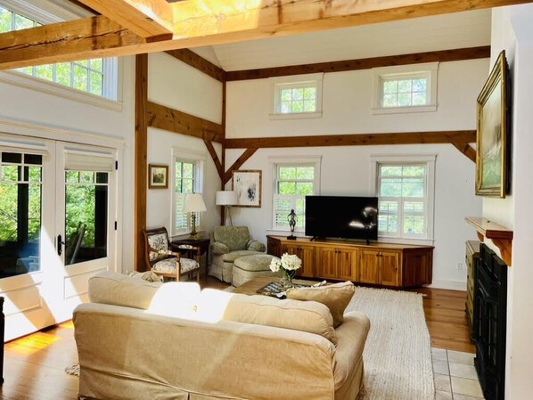 Smart TV, fireplace, DVD player, books