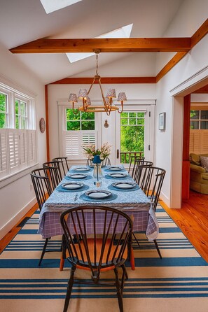 Dining - Lovely Chilmark home on Abel's Hill with private beach, pond, tennis, and trails (Chilmark)
