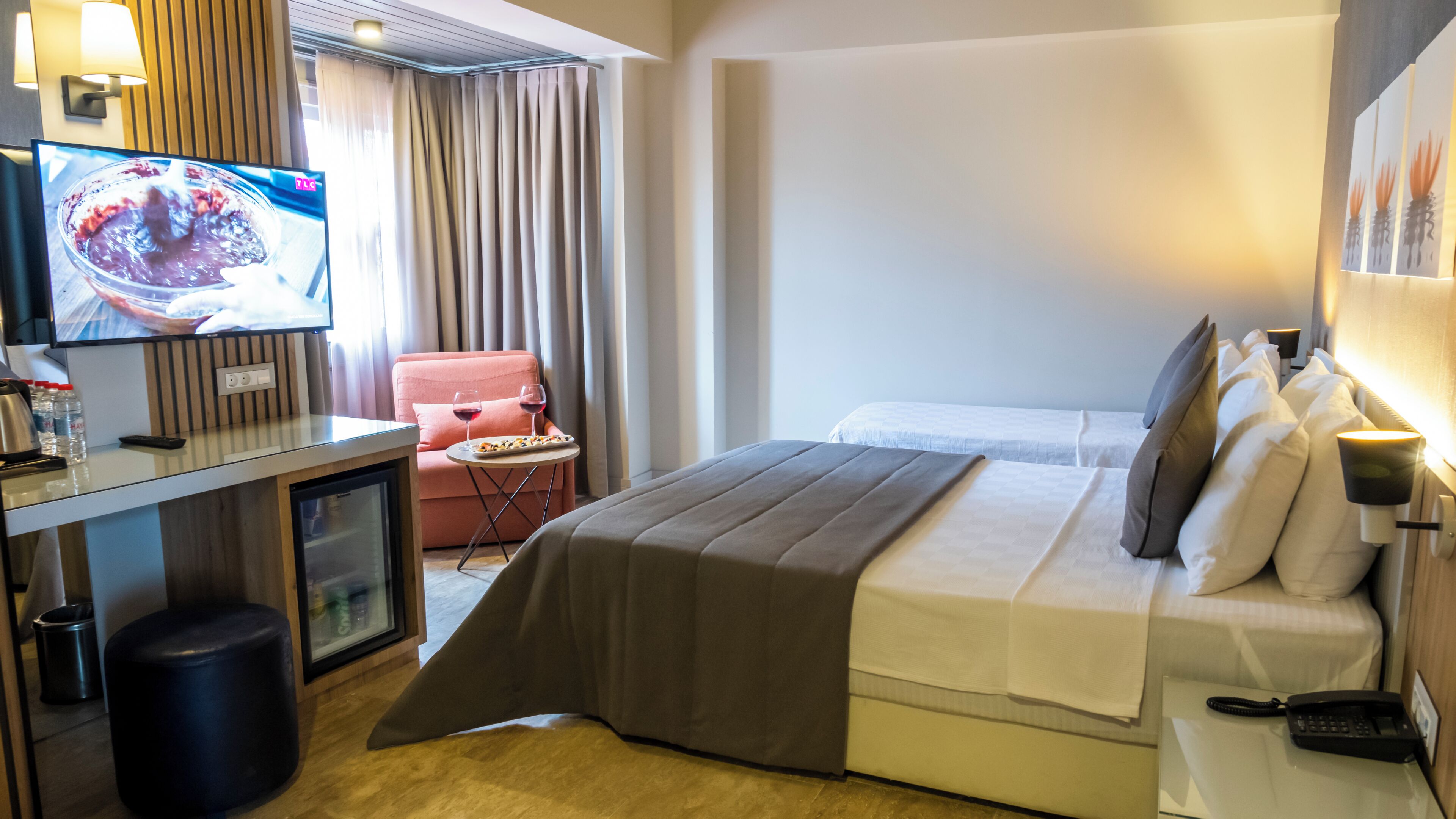Sábanas italianas Frette, ropa de cama de alta calidad y minibar 