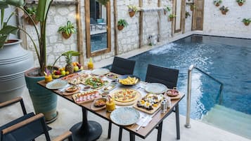 Desayuno a la carta incluido todos los días