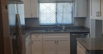Cozy beach home within walking distance to the beach