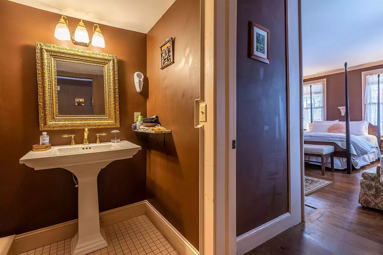 Room in Historic Inn! 20 Minutes to Okemo!