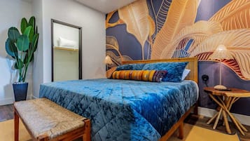 4 bedrooms, desk, iron/ironing board, travel cot