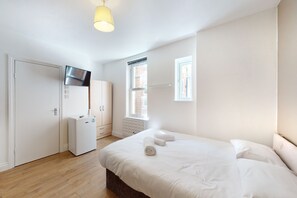 1 bedroom, desk, iron/ironing board, WiFi