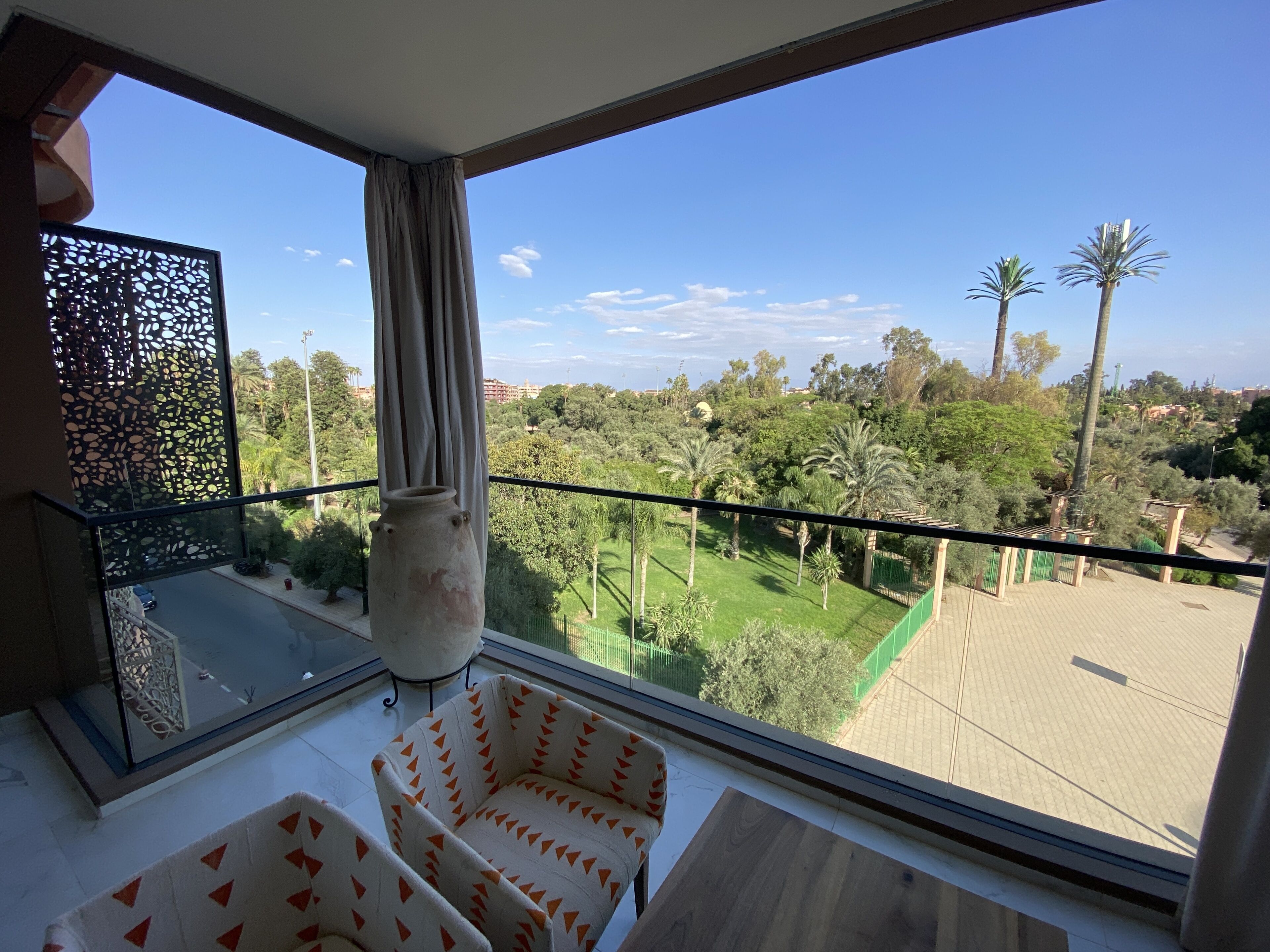 المنطقة المحيطة بالمنشأة